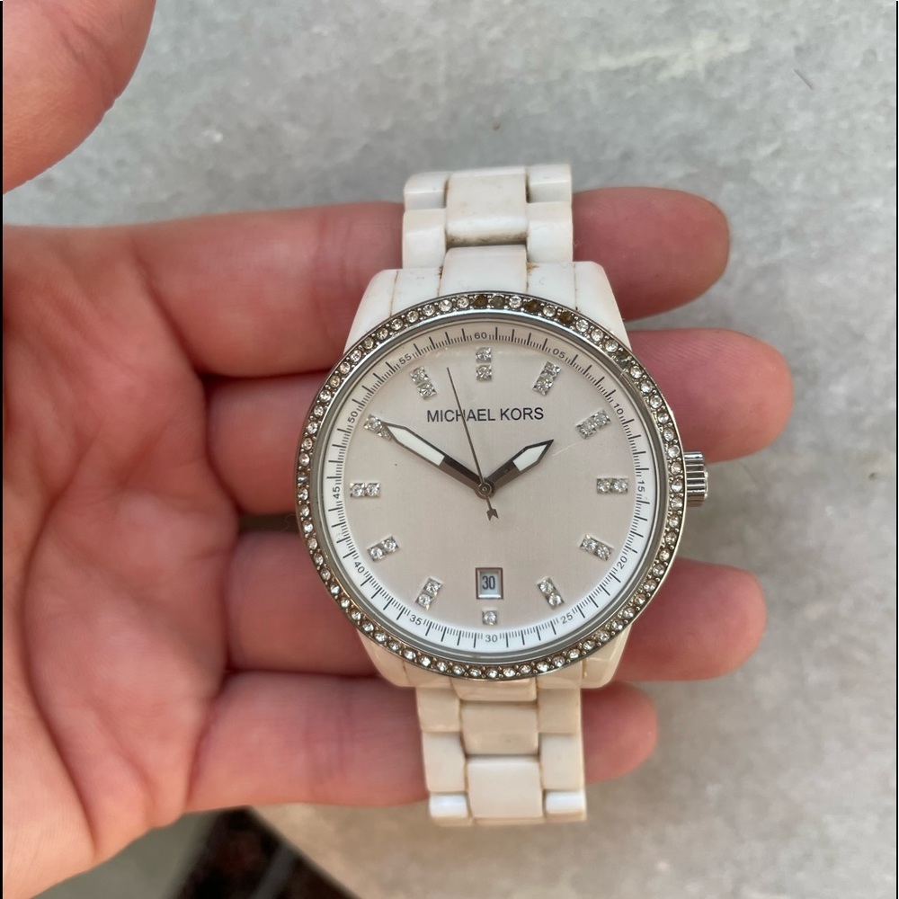 AUTHENTIC MICHAEL KORS SILVER WHITE WATCH BARELY WORN